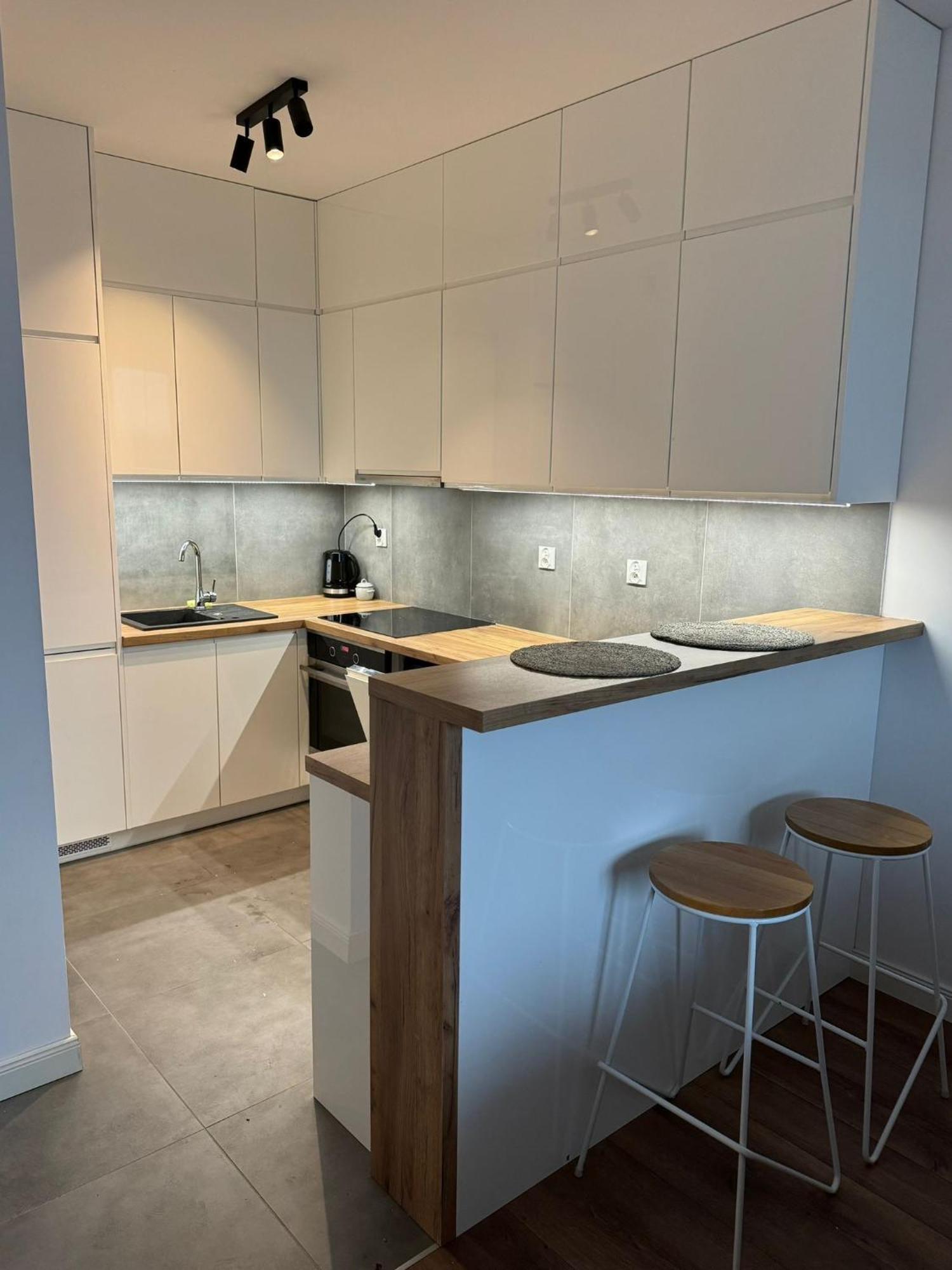 Sky Tower Self Check In 1 Bedroom Apartment 제수프 외부 사진